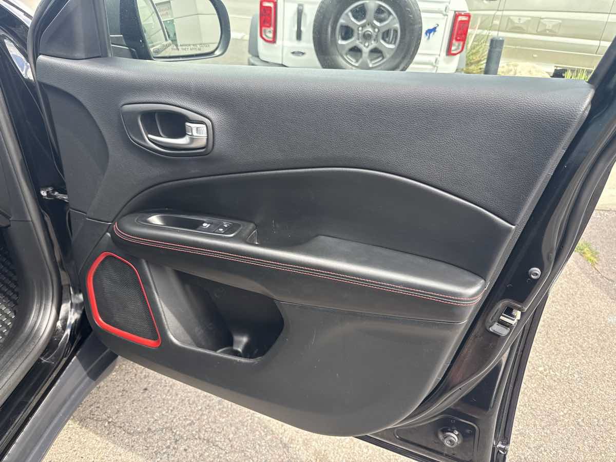 Used 2018 Jeep Compass Trailhawk w/ Navigation Group AWD/4WD image 22
