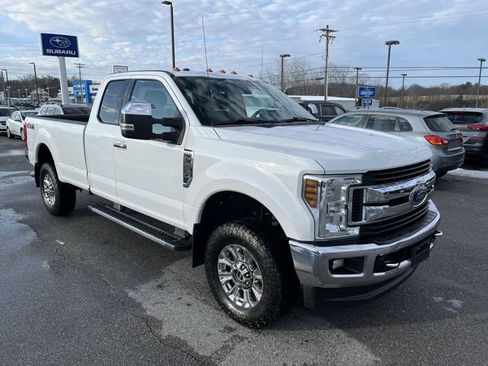 Used 2018 Ford F250 XLT w/ XLT Premium Package image 11