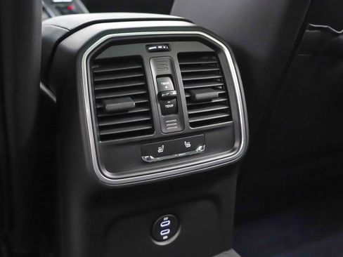 Certified 2026 Porsche Macan AWD/4WD image 20