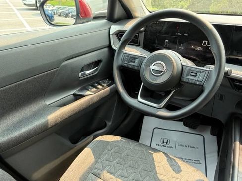 Certified 2025 Nissan Kicks SV AWD/4WD image 30