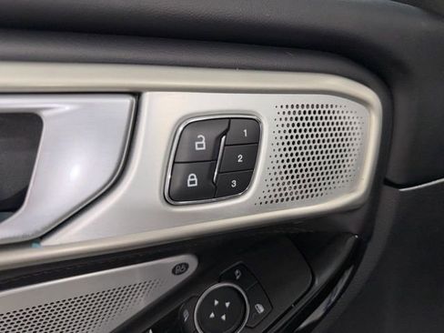 Used 2023 Ford Explorer Platinum w/ Technology Package image 11