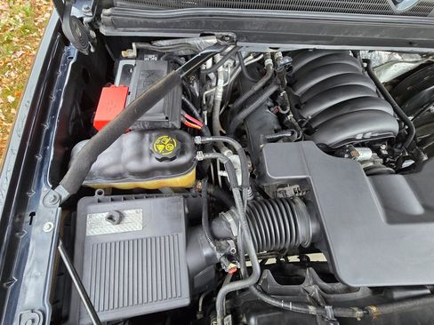 Used 2015 Chevrolet Suburban LT image 31