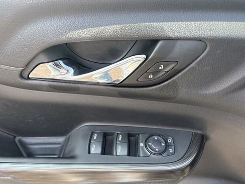 Used 2023 GMC Acadia SLT image 10