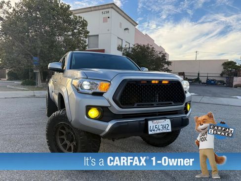 Used 2017 Toyota Tacoma SR5 w/ SR5 Appearance Package (SM) RWD image 3