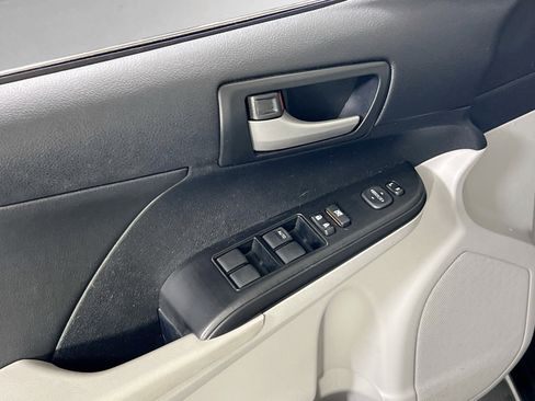 Used 2013 Toyota Camry LE image 16