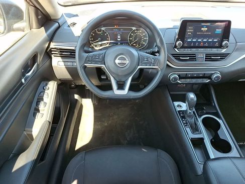 Used 2024 Nissan Altima 2.5 SV FWD image 12