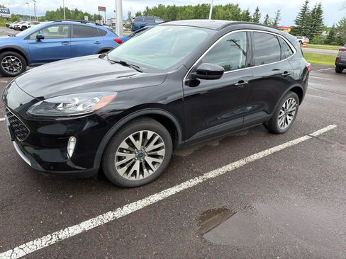 Used 2022 Ford Escape Titanium w/ Class II Trailer Tow Package AWD/4WD image 6