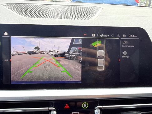 Used 2020 BMW 330i Sedan w/ M Sport Package RWD image 10