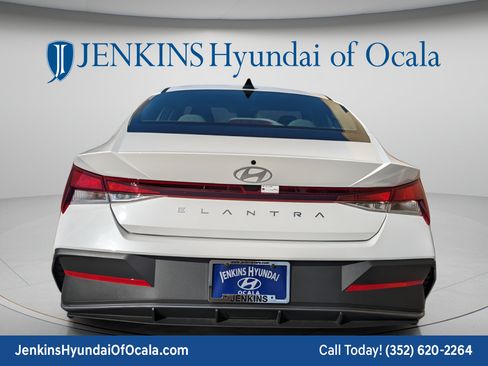 New 2026 Hyundai Elantra SE FWD image 5