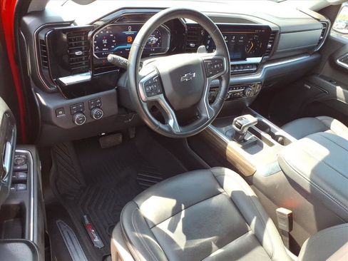 Used 2024 Chevrolet Silverado 1500 LT Trail Boss w/ Convenience Package II AWD/4WD image 19