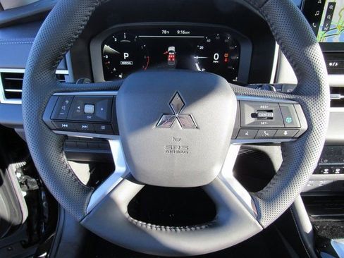 New 2025 Mitsubishi Outlander SE image 22