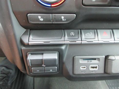 Certified 2021 Chevrolet Silverado 1500 LT w/ Convenience Package II AWD/4WD image 31