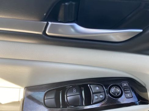 Used 2025 Nissan Altima 2.5 SL FWD image 13