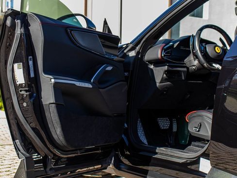 Certified 2025 Ferrari Purosangue image 33