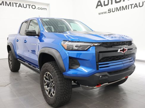 Used 2023 Chevrolet Colorado ZR2 w/ ZR2 Convenience Package III AWD/4WD image 2