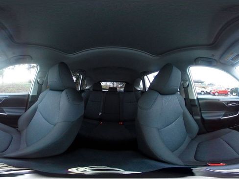 Used 2025 Toyota RAV4 XLE image 44