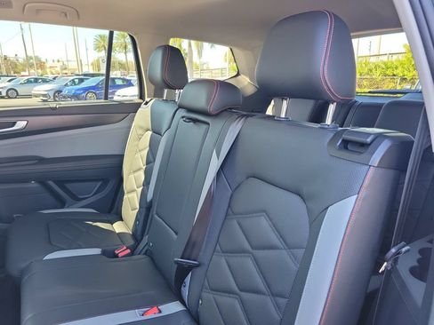 Certified 2025 Volkswagen Atlas Peak Edition SE AWD/4WD image 12
