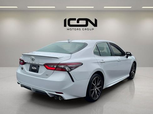 Used 2024 Toyota Camry SE image 5