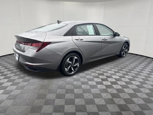 Used 2023 Hyundai Elantra SEL w/ Convenience Package FWD image 5