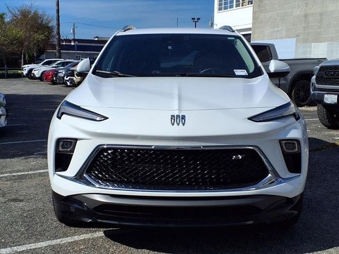 Used 2024 Buick Encore GX Sport Touring image 2