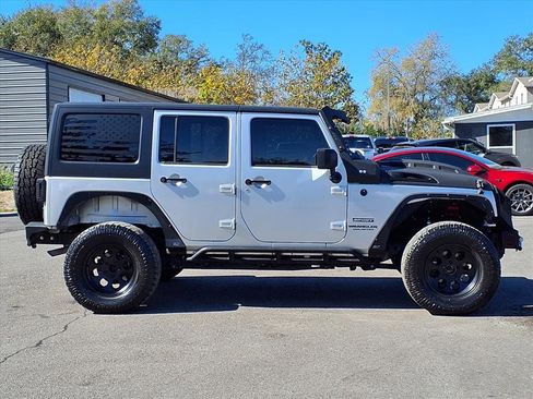 Used 2012 Jeep Wrangler Unlimited Sport image 8