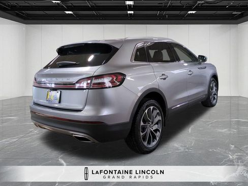 Used 2023 Lincoln Nautilus Reserve image 5