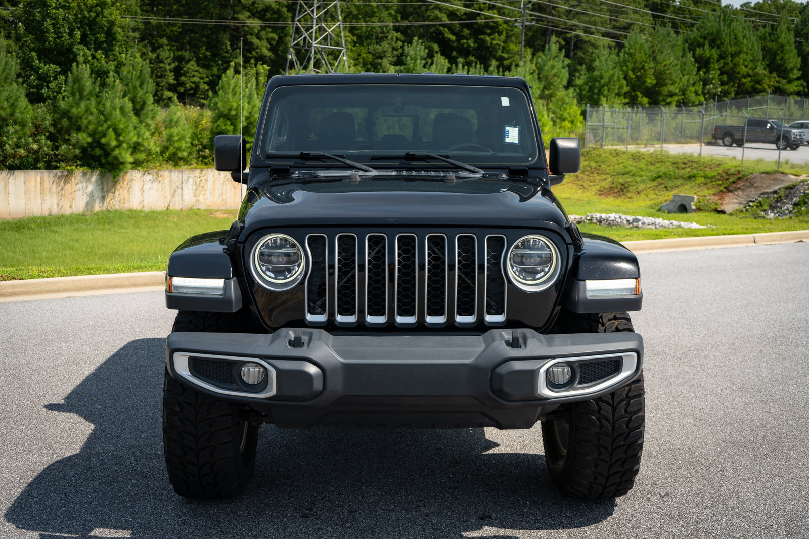 Used 2020 Jeep Gladiator Overland AWD/4WD image 2