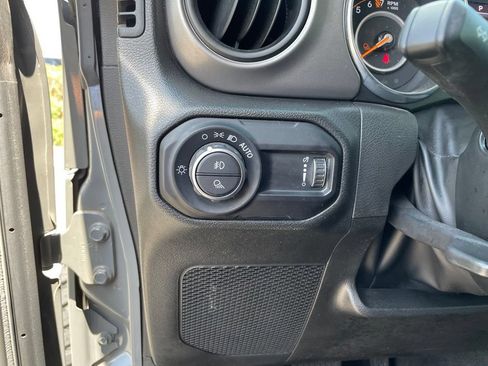 Used 2023 Jeep Gladiator Sport AWD/4WD image 13