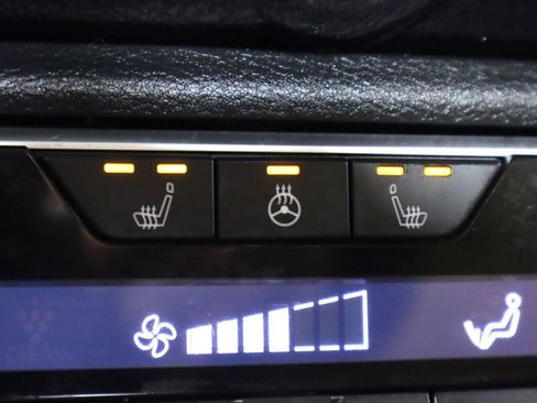 Used 2022 Nissan Sentra SV w/ SV Premium Package image 25