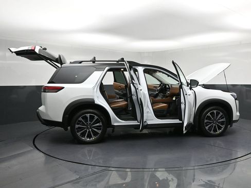 New 2026 Nissan Pathfinder Platinum w/ Lighting Package AWD/4WD image 38
