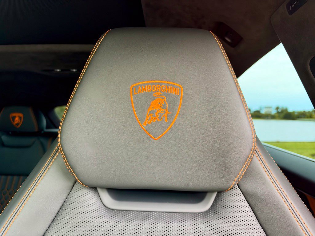 Used 2025 Lamborghini Urus SE AWD/4WD image 29
