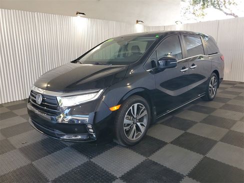 Used 2023 Honda Odyssey Touring image 3