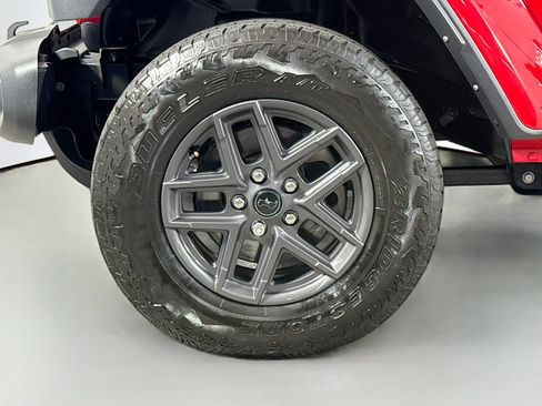 Used 2024 Jeep Gladiator Sport AWD/4WD image 38