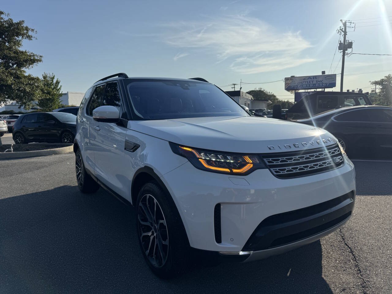 Used 2017 Land Rover Discovery HSE Luxury AWD/4WD image 3
