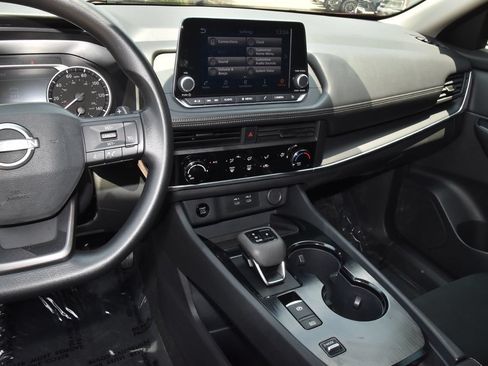 Used 2025 Nissan Rogue S FWD image 17