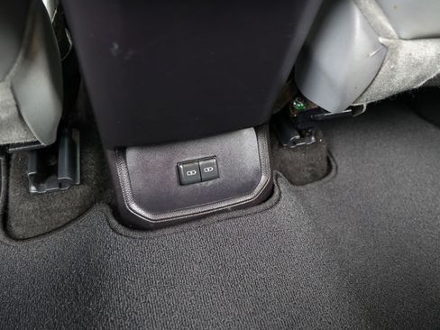 Used 2025 Toyota Highlander XLE AWD/4WD image 48