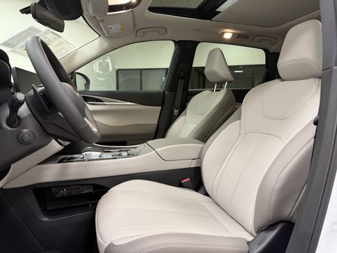Certified 2027 INFINITI QX60 Luxe w/ Cargo Package FWD image 14