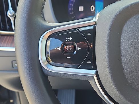 Certified 2024 Volvo XC60 B5 Plus w/ Climate Package AWD/4WD image 19