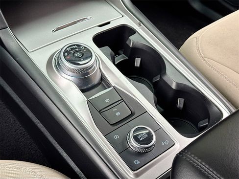 Used 2020 Ford Explorer XLT image 19