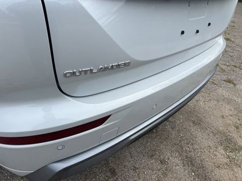 Used 2025 Mitsubishi Outlander SEL image 14