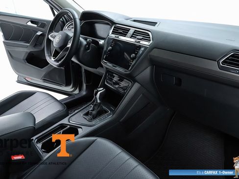 Used 2024 Volkswagen Tiguan SE w/ Panoramic Sunroof Package FWD image 32