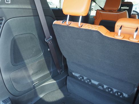 New 2026 Chrysler Pacifica Pinnacle image 11