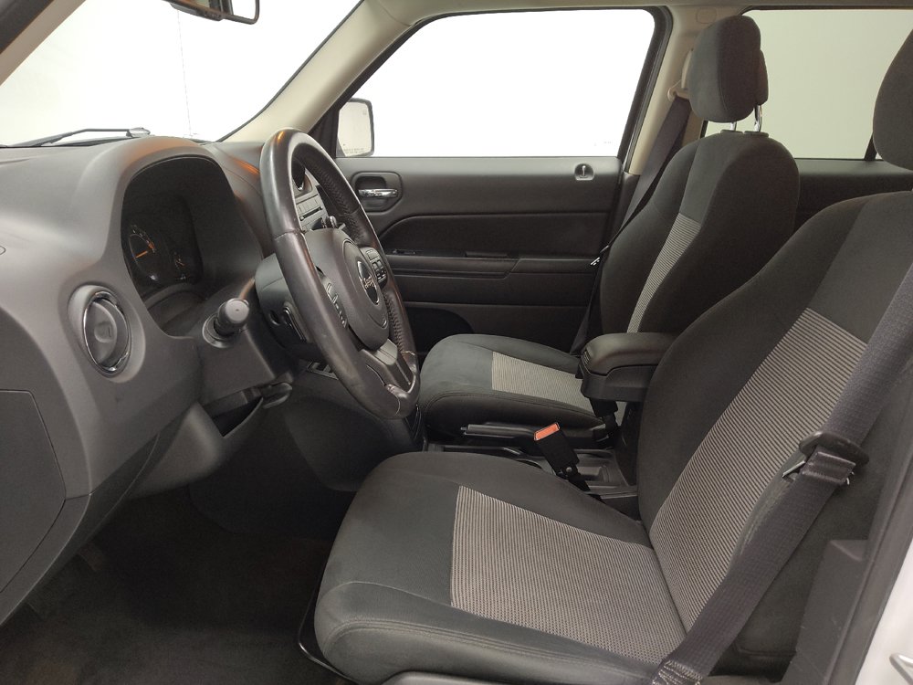 Used 2016 Jeep Patriot Latitude FWD image 17