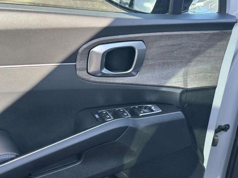 Used 2023 Kia Sorento S w/ Panoramic Sunroof Package image 13