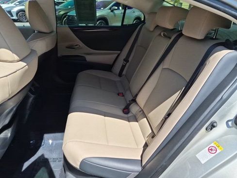 Used 2019 Lexus ES 300h w/ Premium Package FWD image 27
