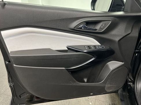 Certified 2025 Chevrolet Trax LT w/ LT Convenience Package image 21