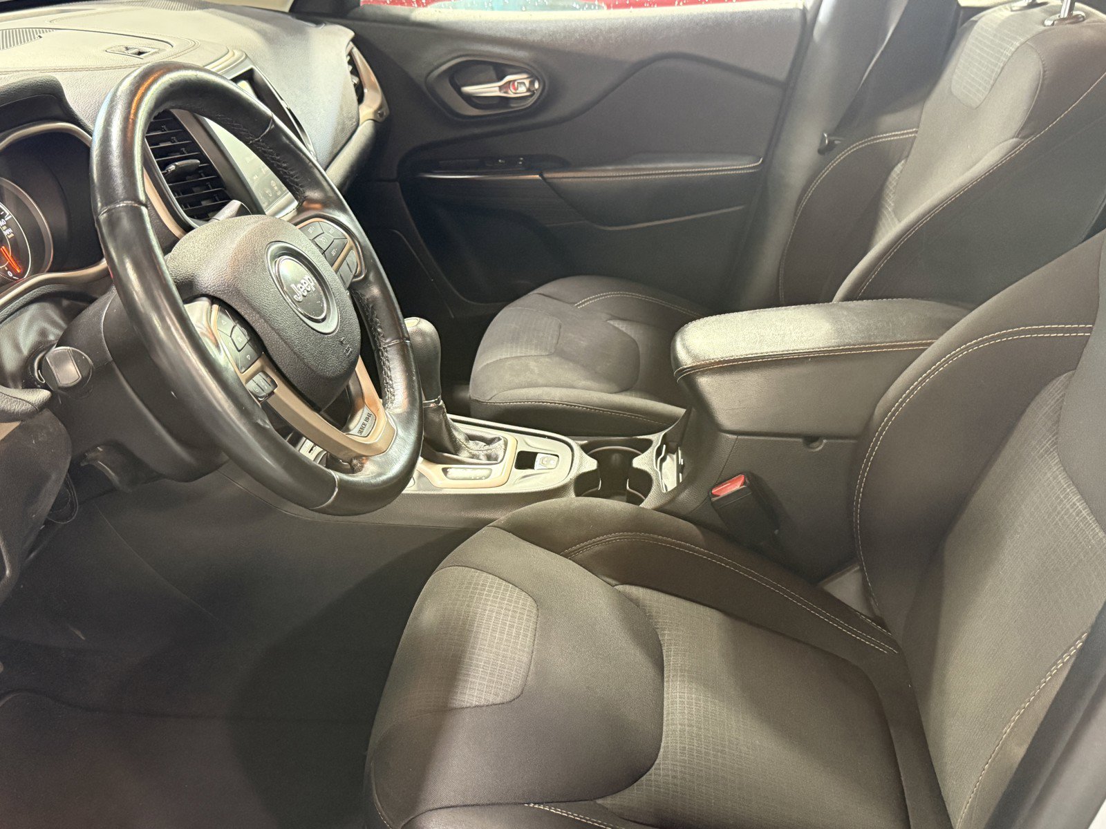 Used 2016 Jeep Cherokee Latitude AWD/4WD image 26