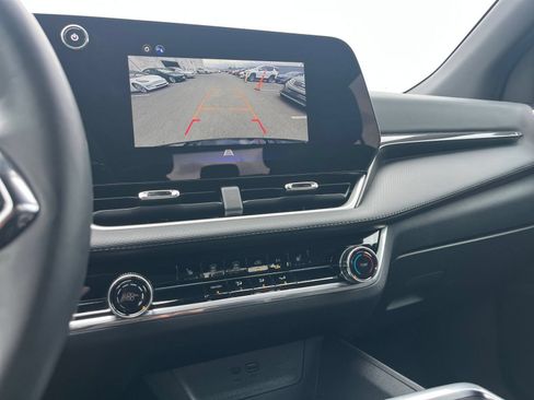 Used 2025 Chevrolet Equinox LT FWD image 19