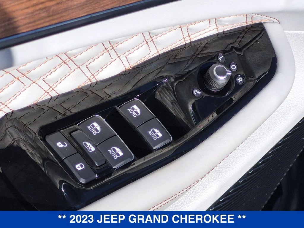 Used 2023 Jeep Grand Cherokee Summit w/ Adv Protech Group IV AWD/4WD image 13