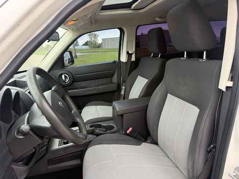 Used 2008 Dodge Nitro SXT w/ Sun & Wheels Group AWD/4WD image 12